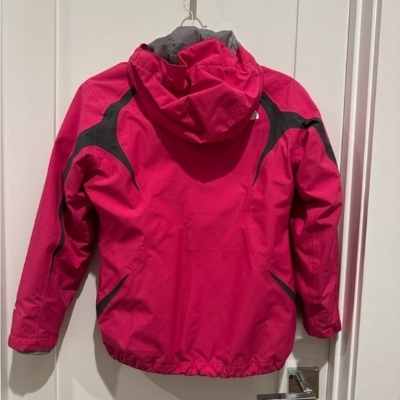 The North Face Hot Pink Girl Ski Jacket Medium snowboarding  skiing C - Picture 1 of 8